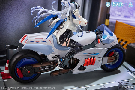 [PRZEDSPRZEDAŻ] Vsinger PVC Statue 1/7 Vsinger Luo Tianyi Retro-Future Storm Driver Ver. 23 cm